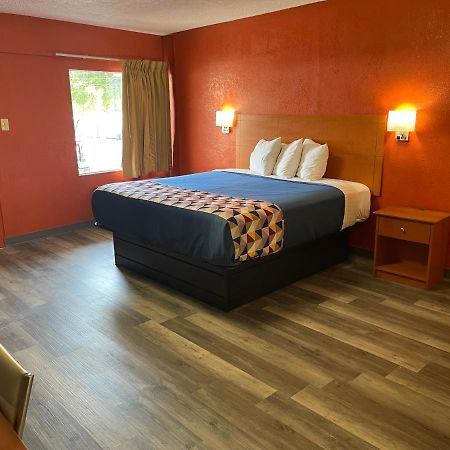 Economy Inn Hot Springs Zewnętrze zdjęcie